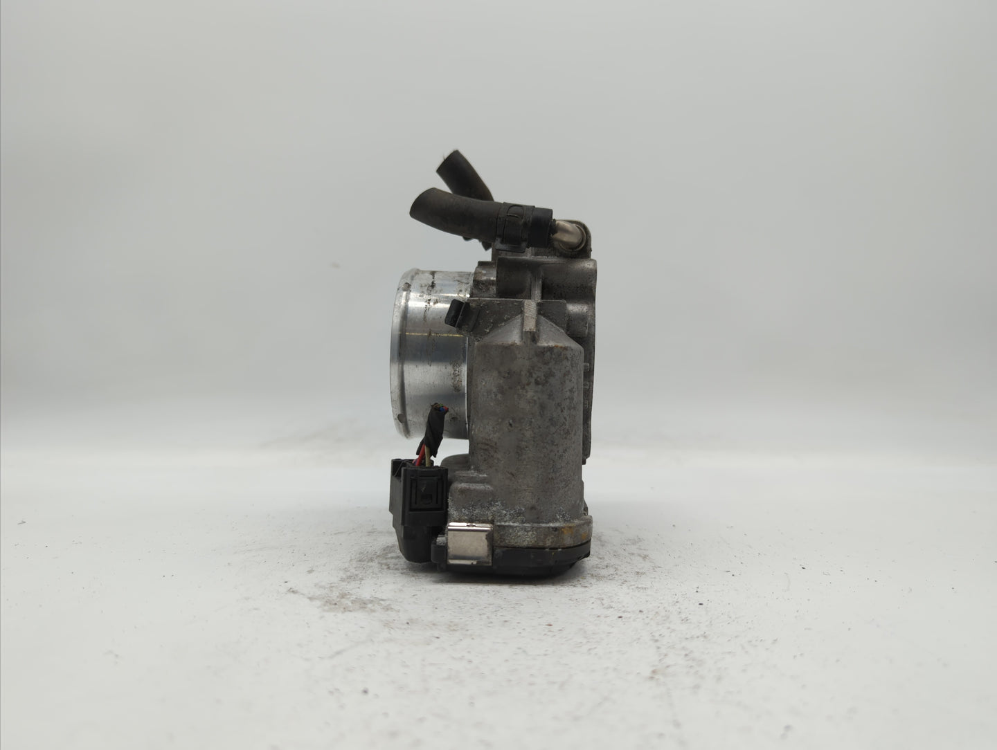 2011-2014 Hyundai Sonata Throttle Body P/N:35100-2G700 Fits Fits 2011 2012 2013 2014 2015 2016 OEM Used Auto Parts - Oemused