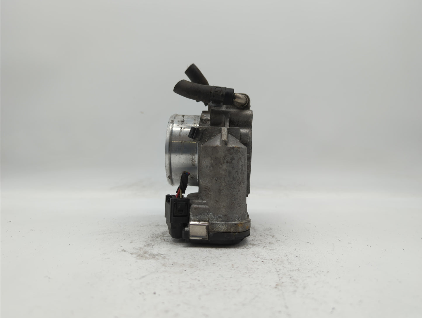 2011-2014 Hyundai Sonata Throttle Body P/N:35100-2G700 Fits Fits 2011 2012 2013 2014 2015 2016 OEM Used Auto Parts - Oemused