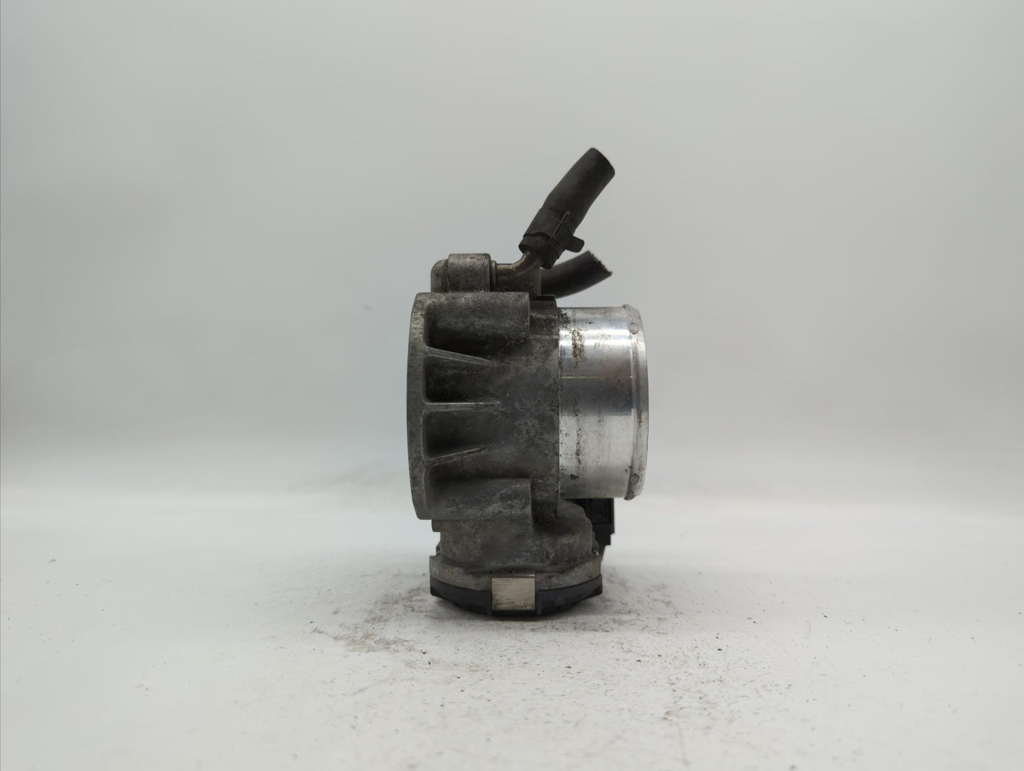 2011-2014 Hyundai Sonata Throttle Body P/N:35100-2G700 Fits Fits 2011 2012 2013 2014 2015 2016 OEM Used Auto Parts - Oemused