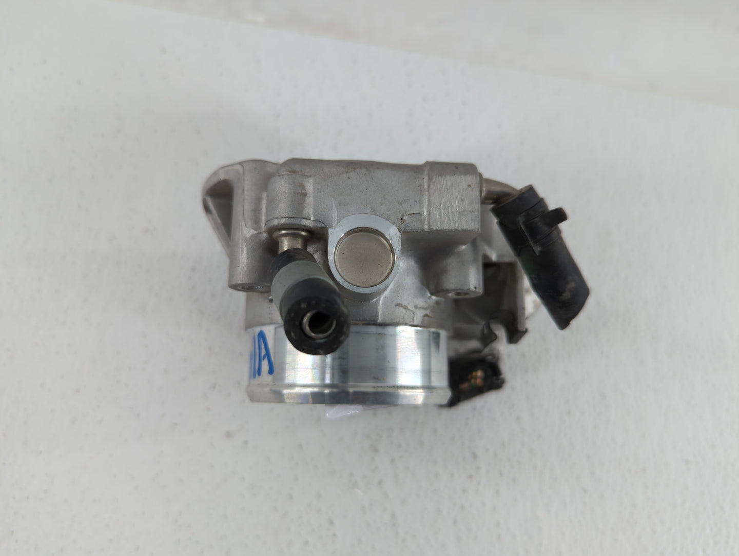 2011-2015 Hyundai Sonata Throttle Body P/N:35100-2G800 Fits Fits 2011 2012 2013 2014 2015 2016 OEM Used Auto Parts - Oemused