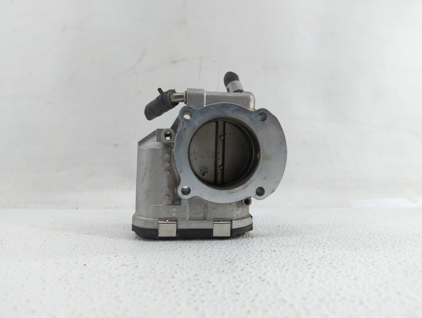 2011-2015 Hyundai Sonata Throttle Body P/N:35100-2G800 Fits Fits 2011 2012 2013 2014 2015 2016 OEM Used Auto Parts - Oemused