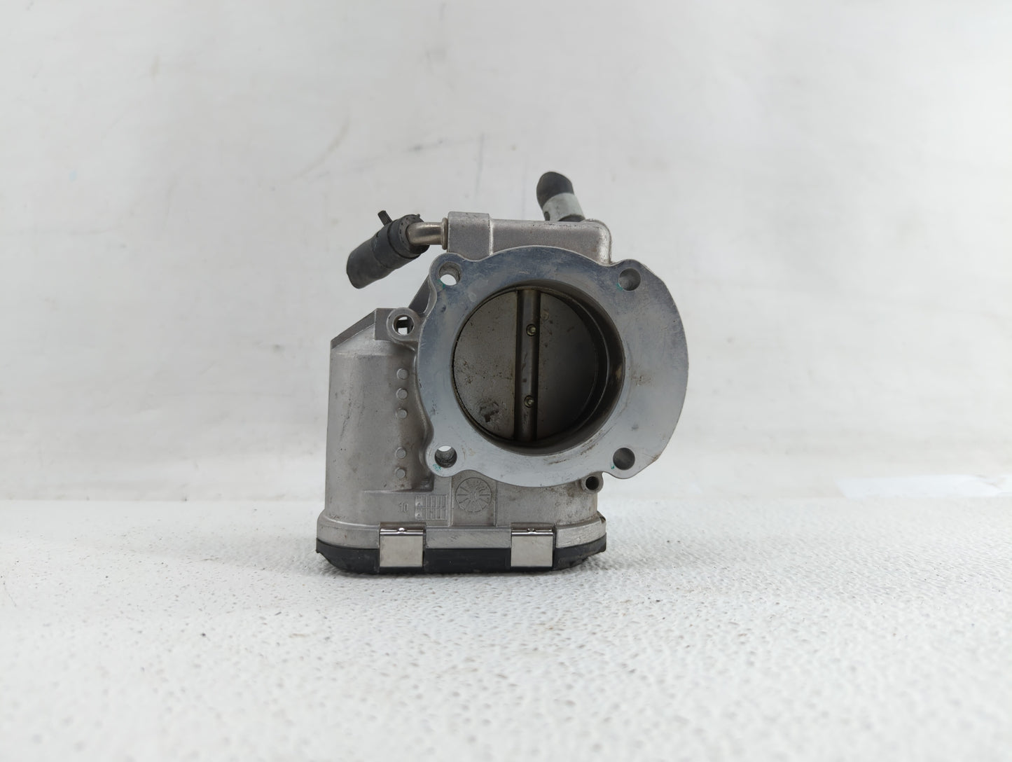 2011-2015 Hyundai Sonata Throttle Body P/N:35100-2G800 Fits Fits 2011 2012 2013 2014 2015 2016 OEM Used Auto Parts - Oemused