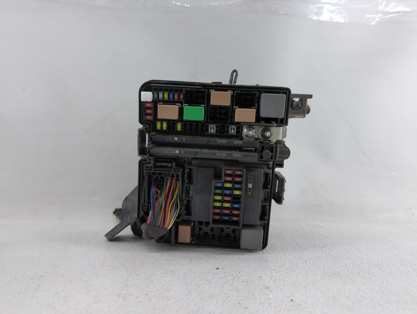 2015 Hyundai Sonata Fusebox Fuse Box Panel Relay Module P/N:6423-0102-7 Fits OEM Used Auto Parts - Oemusedautoparts1.com