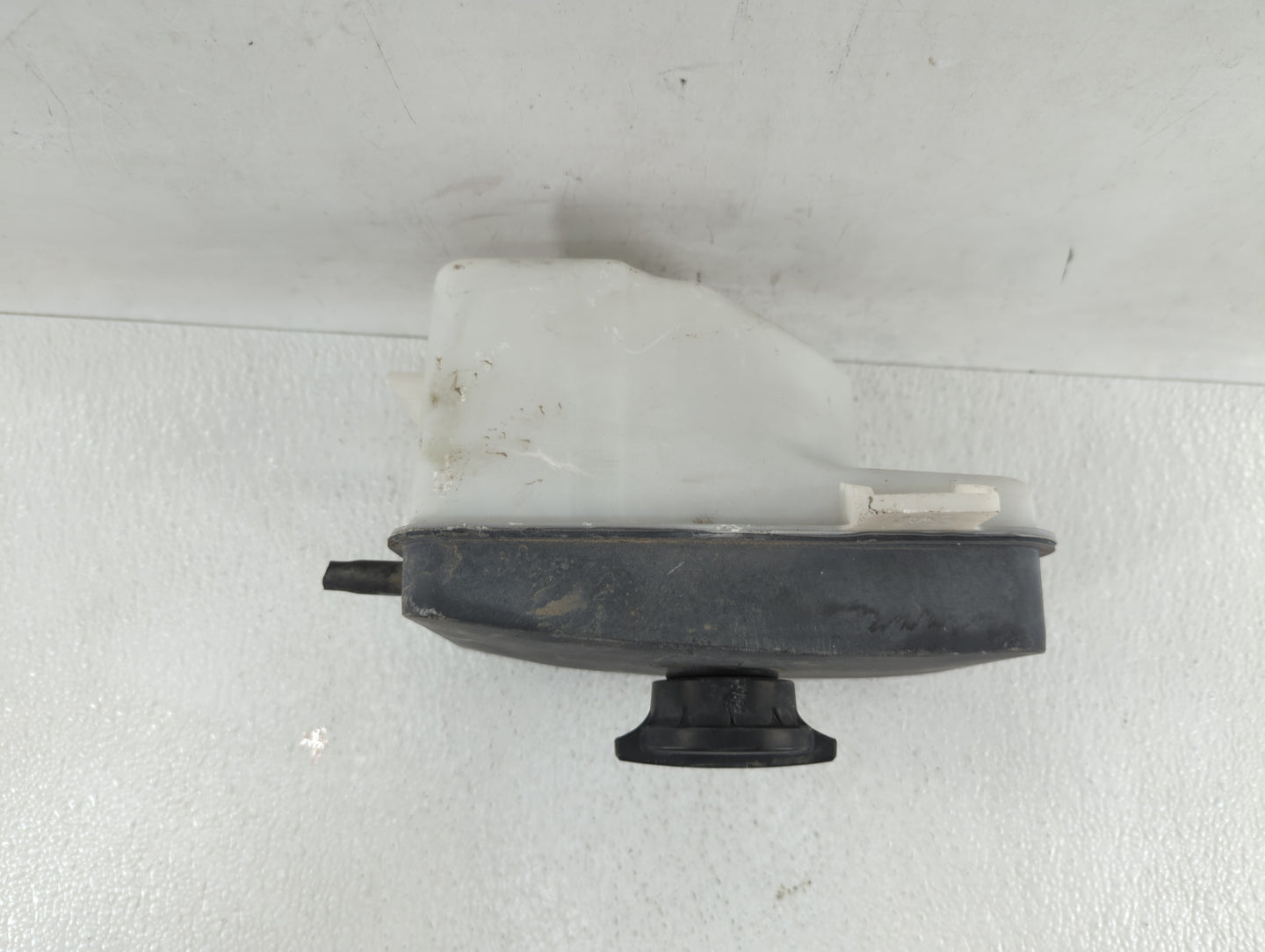 2015-2019 Hyundai Sonata Radiator Coolant Overflow Expansion Tank Bottle - Oemusedautoparts1.com