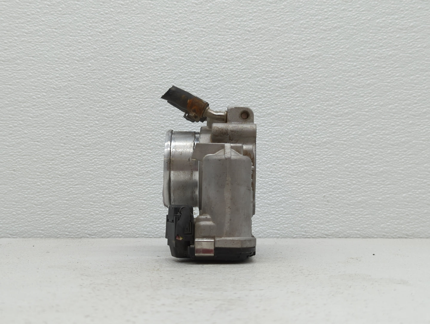 2015-2019 Hyundai Sonata Throttle Body P/N:35100-2G610 Fits Fits 2015 2016 2017 2018 2019 OEM Used Auto Parts - Oemusedautop