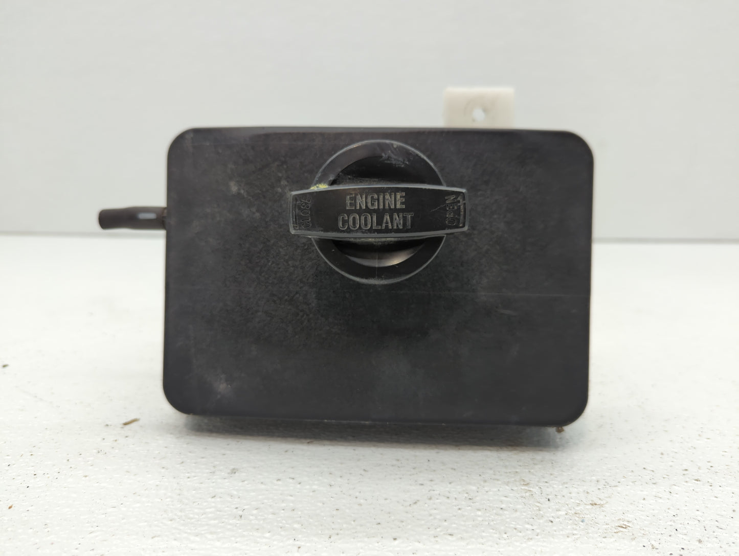 2015-2019 Hyundai Sonata Radiator Coolant Overflow Expansion Tank Bottle 384593 - Oemusedautoparts1.com