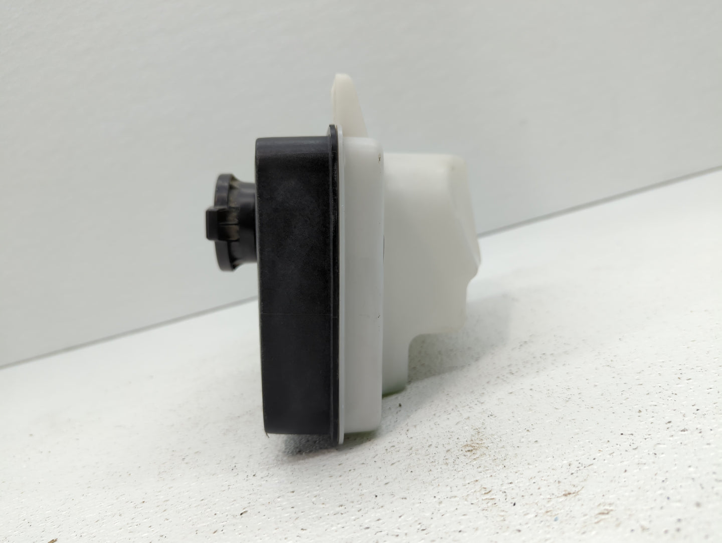 2015-2019 Hyundai Sonata Radiator Coolant Overflow Expansion Tank Bottle - Oemusedautoparts1.com