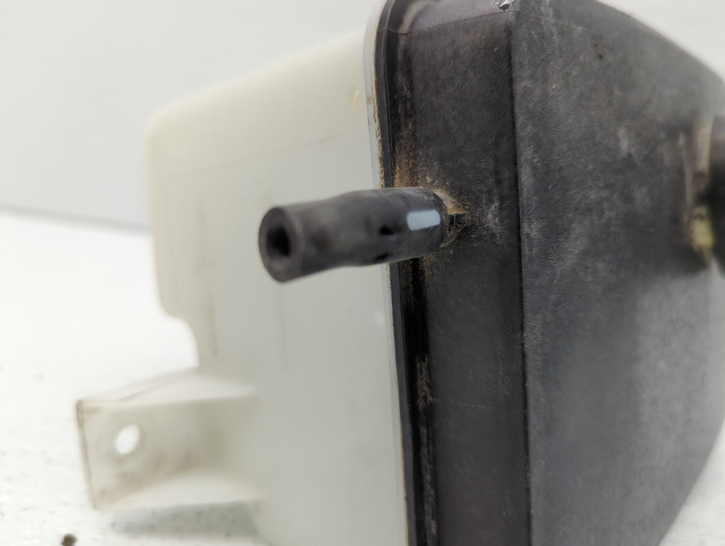 2015-2019 Hyundai Sonata Radiator Coolant Overflow Expansion Tank Bottle 384593 - Oemusedautoparts1.com