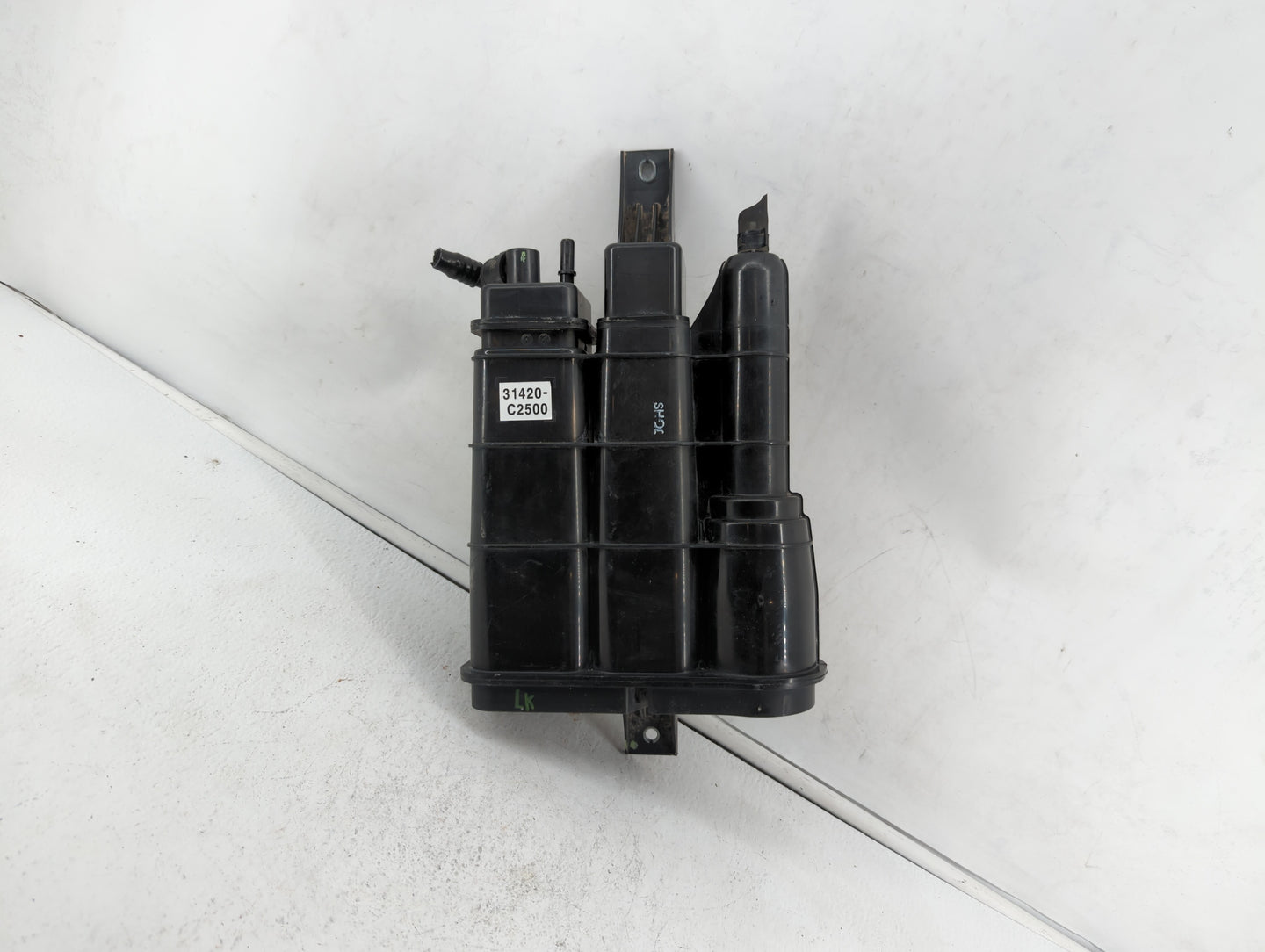 2015 Hyundai Sonata Fuel Vapor Charcoal Canister Black - Oemusedautoparts1.com