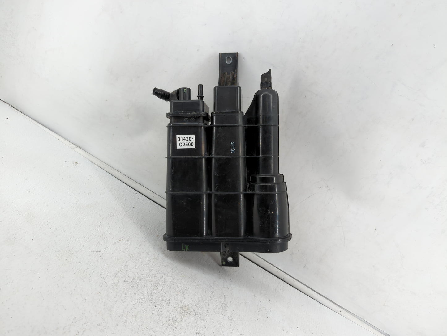 2015 Hyundai Sonata Fuel Vapor Charcoal Canister Black - Oemusedautoparts1.com
