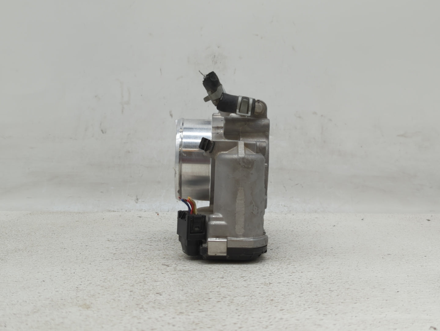 2015-2019 Hyundai Sonata Throttle Body P/N:35100-2G600 Fits Fits 2015 2016 2017 2018 2019 2020 2021 OEM Used Auto Parts - Oe