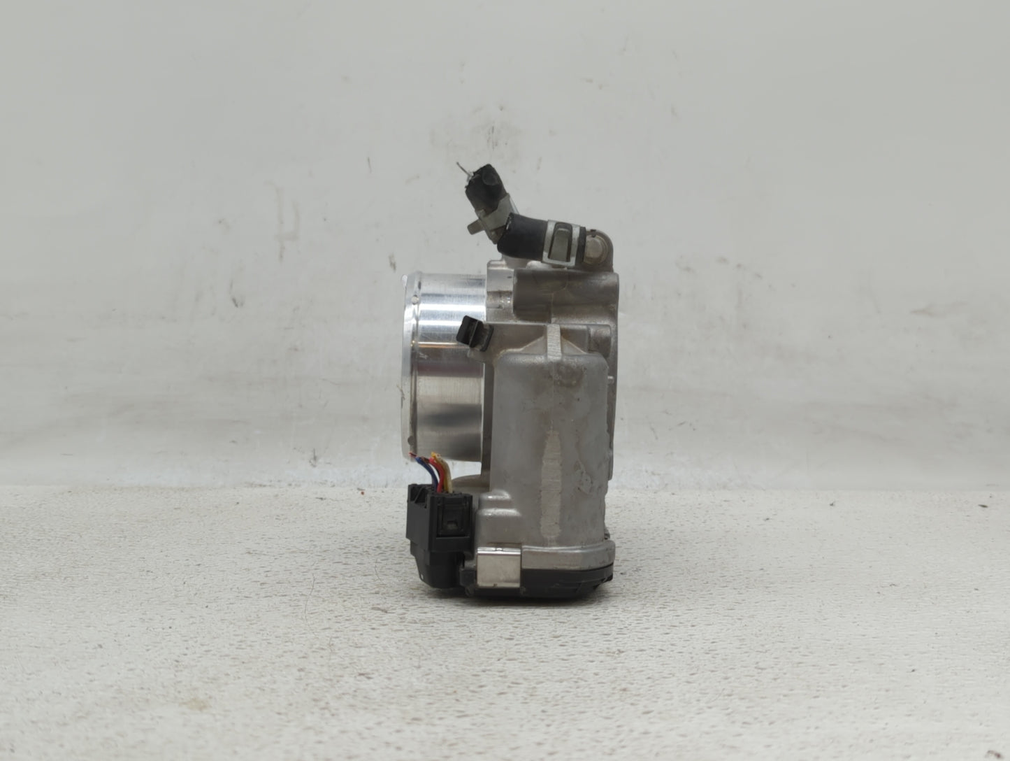 2015-2019 Hyundai Sonata Throttle Body P/N:35100-2G600 Fits Fits 2015 2016 2017 2018 2019 2020 2021 OEM Used Auto Parts - Oe