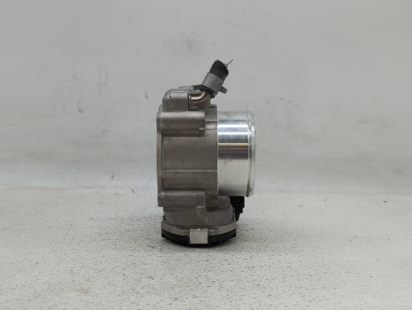 2015-2019 Hyundai Sonata Throttle Body P/N:35100-2G600 Fits Fits 2015 2016 2017 2018 2019 2020 2021 OEM Used Auto Parts - Oe