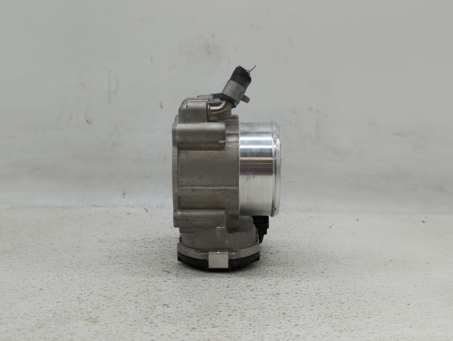 2015-2019 Hyundai Sonata Throttle Body P/N:35100-2G600 Fits Fits 2015 2016 2017 2018 2019 2020 2021 OEM Used Auto Parts - Oe