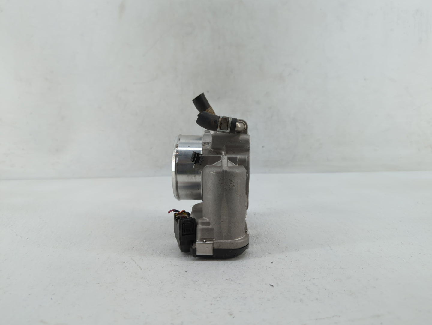 2015-2019 Hyundai Sonata Throttle Body P/N:35100-2G600 Fits Fits 2015 2016 2017 2018 2019 2020 2021 OEM Used Auto Parts - Oe