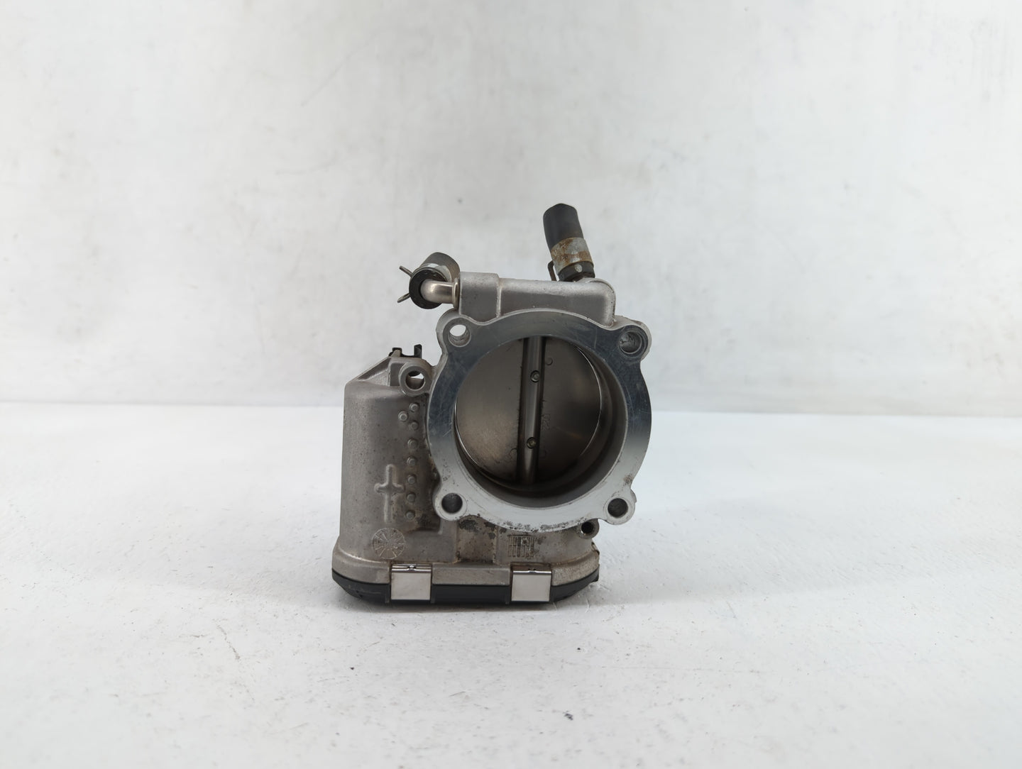 2015-2019 Hyundai Sonata Throttle Body P/N:35100-2G600 Fits Fits 2015 2016 2017 2018 2019 2020 2021 OEM Used Auto Parts - Oe