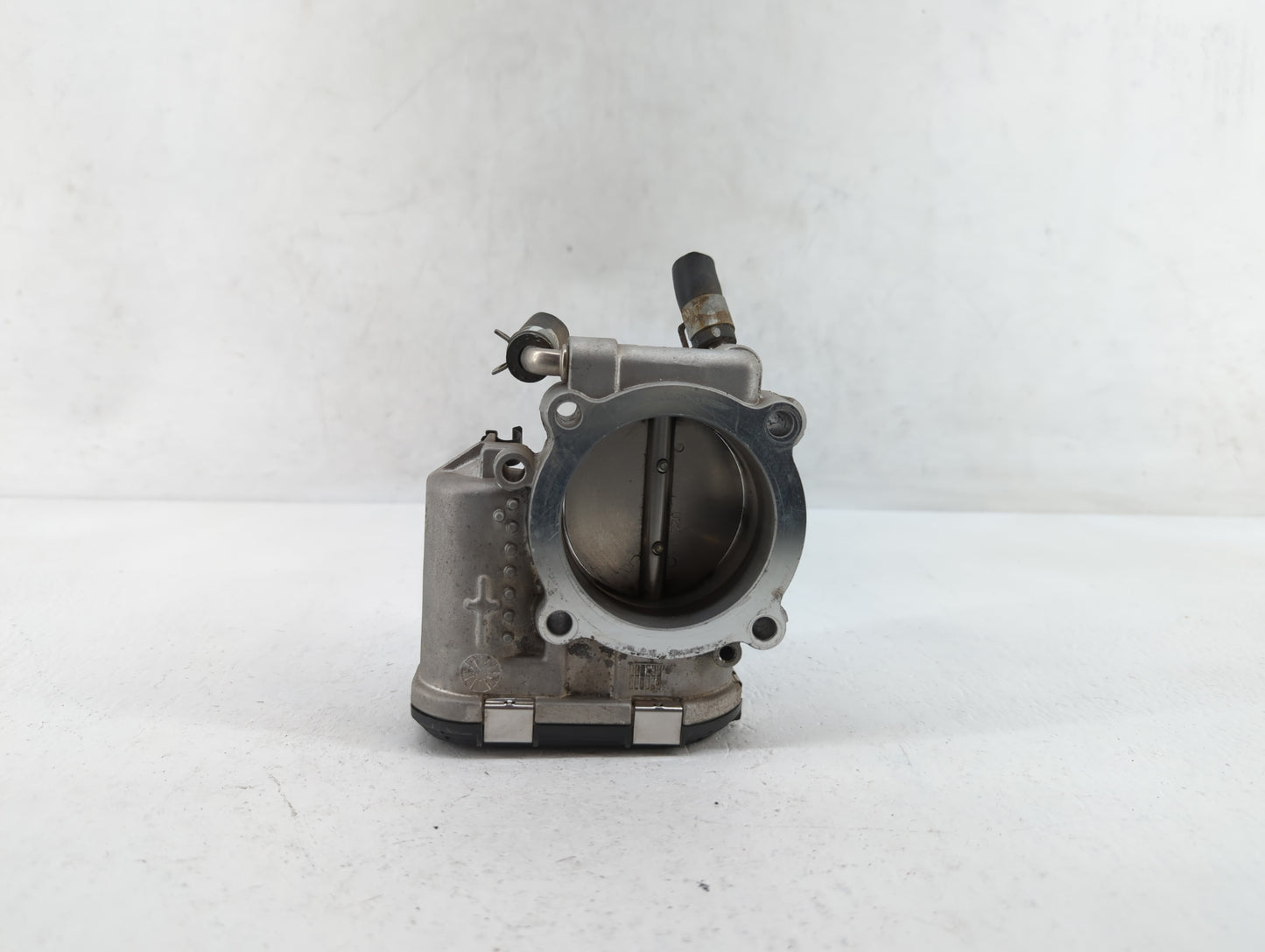2015-2019 Hyundai Sonata Throttle Body P/N:35100-2G600 Fits Fits 2015 2016 2017 2018 2019 2020 2021 OEM Used Auto Parts - Oe