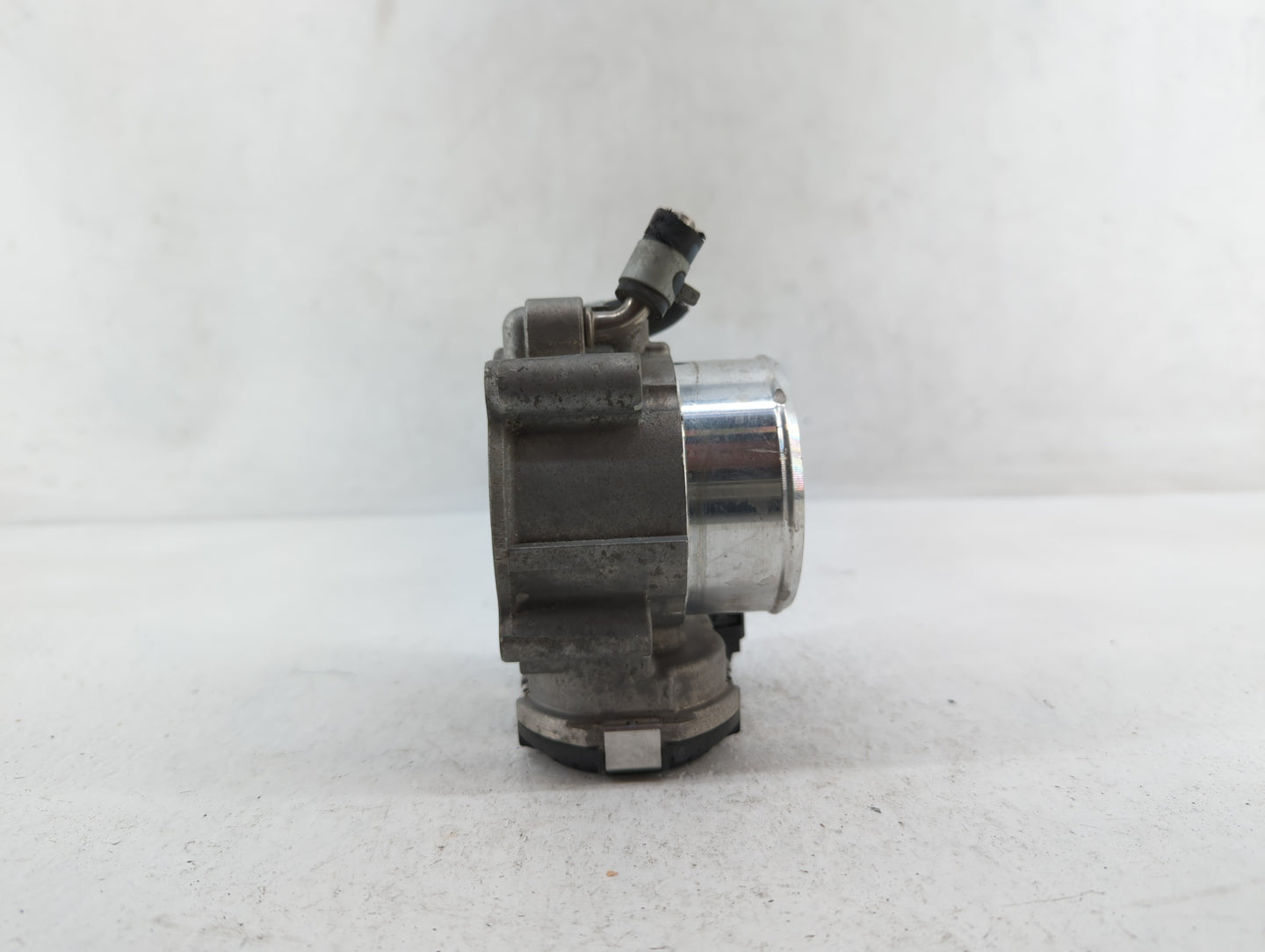 2015-2019 Hyundai Sonata Throttle Body P/N:35100-2G600 Fits Fits 2015 2016 2017 2018 2019 2020 2021 OEM Used Auto Parts - Oe