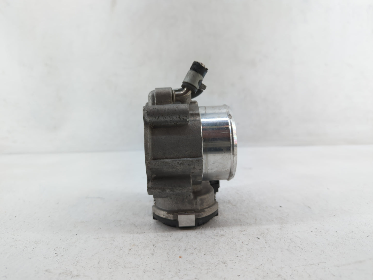 2015-2019 Hyundai Sonata Throttle Body P/N:35100-2G600 Fits Fits 2015 2016 2017 2018 2019 2020 2021 OEM Used Auto Parts - Oe