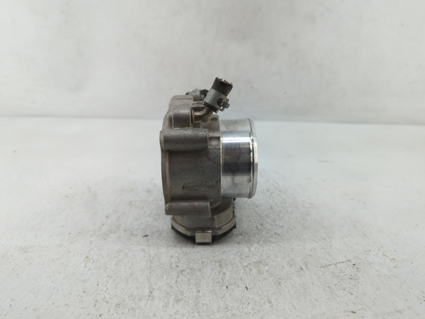 2015-2019 Hyundai Sonata Throttle Body P/N:35100-2G600 Fits Fits 2015 2016 2017 2018 2019 2020 2021 OEM Used Auto Parts - Oe