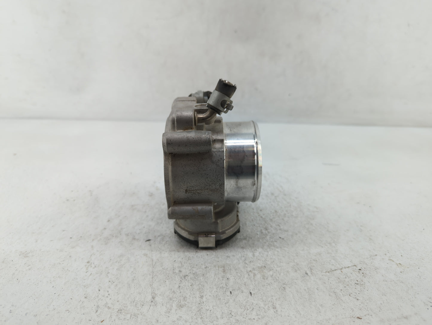 2015-2019 Hyundai Sonata Throttle Body P/N:35100-2G600 Fits Fits 2015 2016 2017 2018 2019 2020 2021 OEM Used Auto Parts - Oe