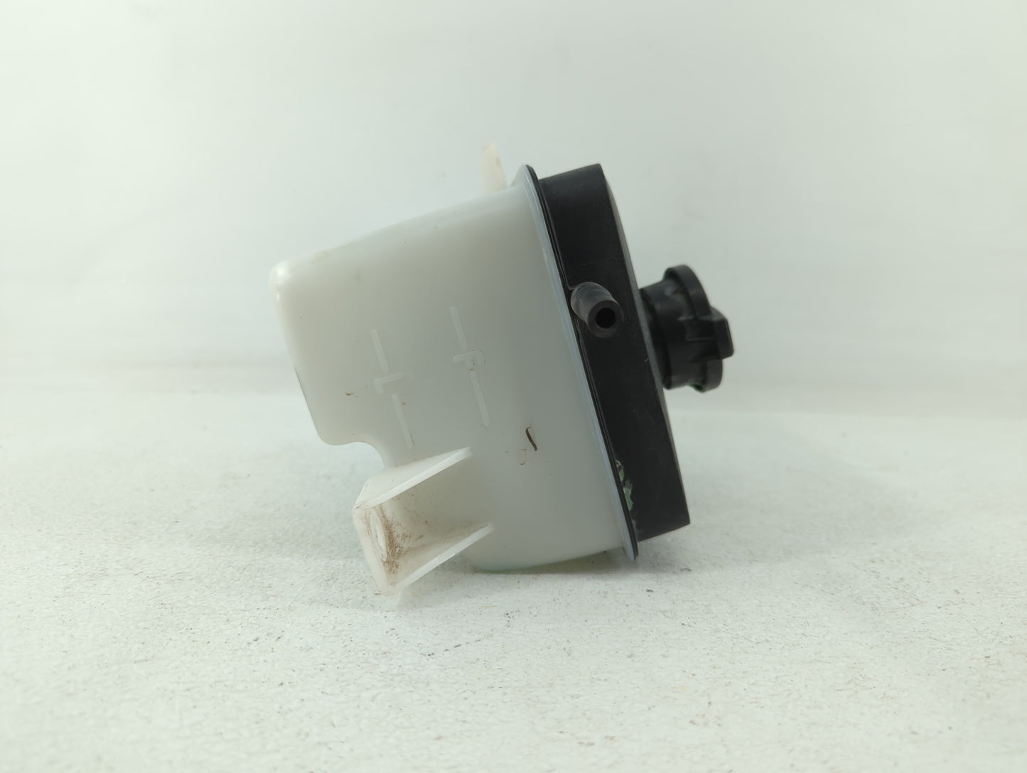 2015-2019 Hyundai Sonata Radiator Coolant Overflow Expansion Tank Bottle - Oemusedautoparts1.com