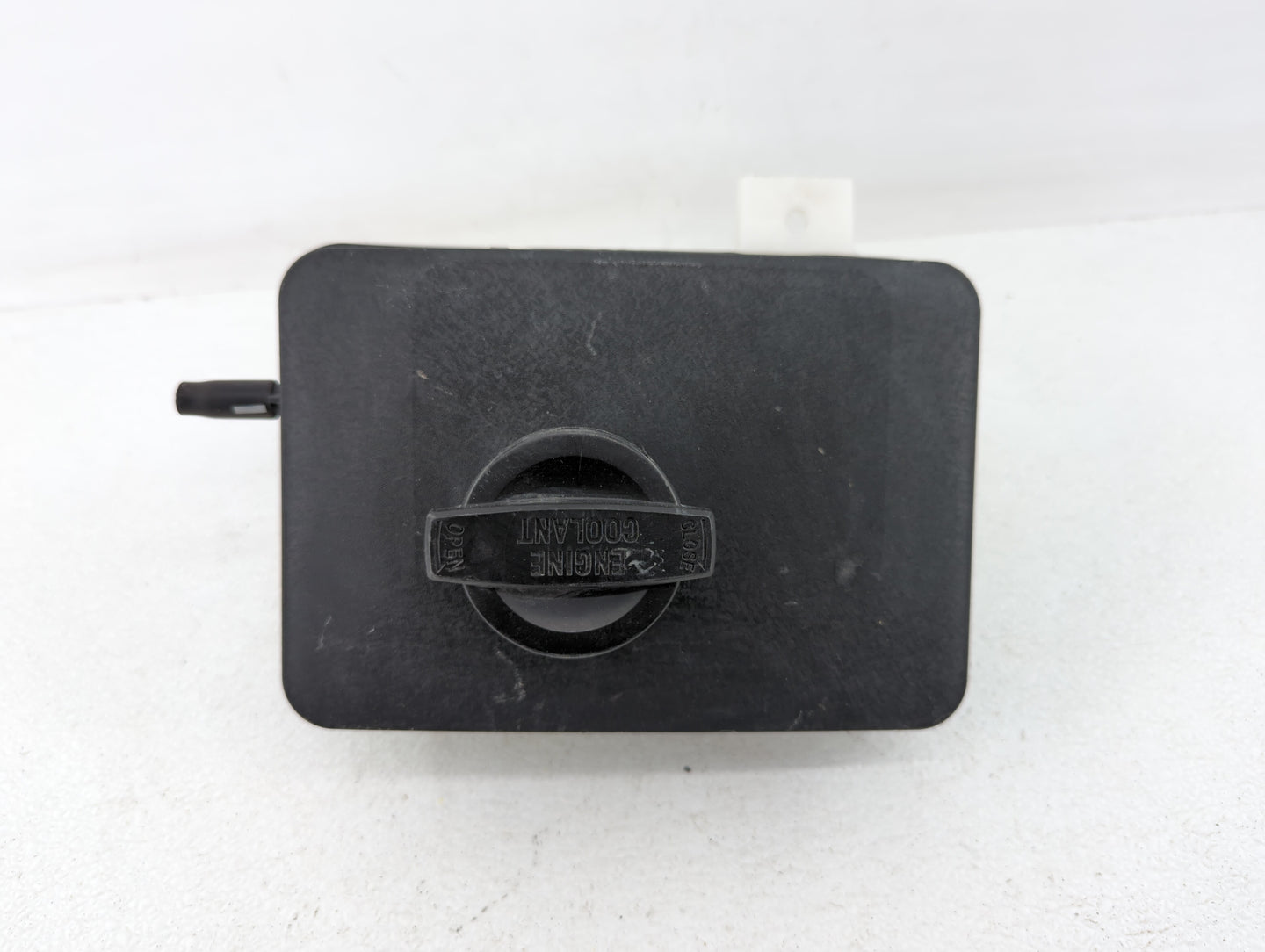 2015-2019 Hyundai Sonata Radiator Coolant Overflow Expansion Tank Bottle 414048 - Oemusedautoparts1.com