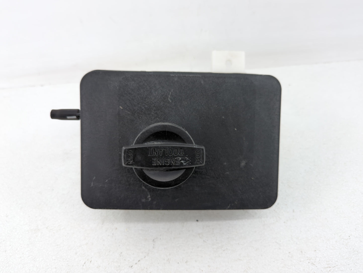 2015-2019 Hyundai Sonata Radiator Coolant Overflow Expansion Tank Bottle 414048 - Oemusedautoparts1.com
