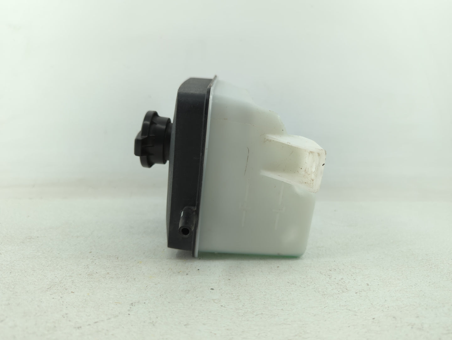 2015-2019 Hyundai Sonata Radiator Coolant Overflow Expansion Tank Bottle 414048 - Oemusedautoparts1.com