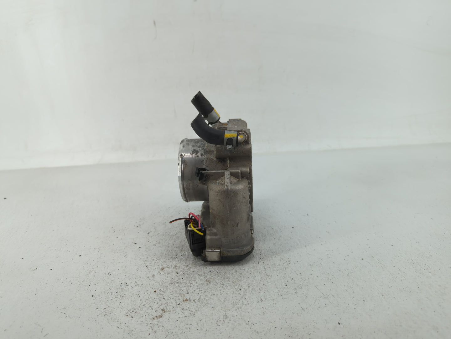 2015-2019 Hyundai Sonata Throttle Body P/N:35100-2G600 Fits Fits 2015 2016 2017 2018 2019 2020 2021 OEM Used Auto Parts - Oe