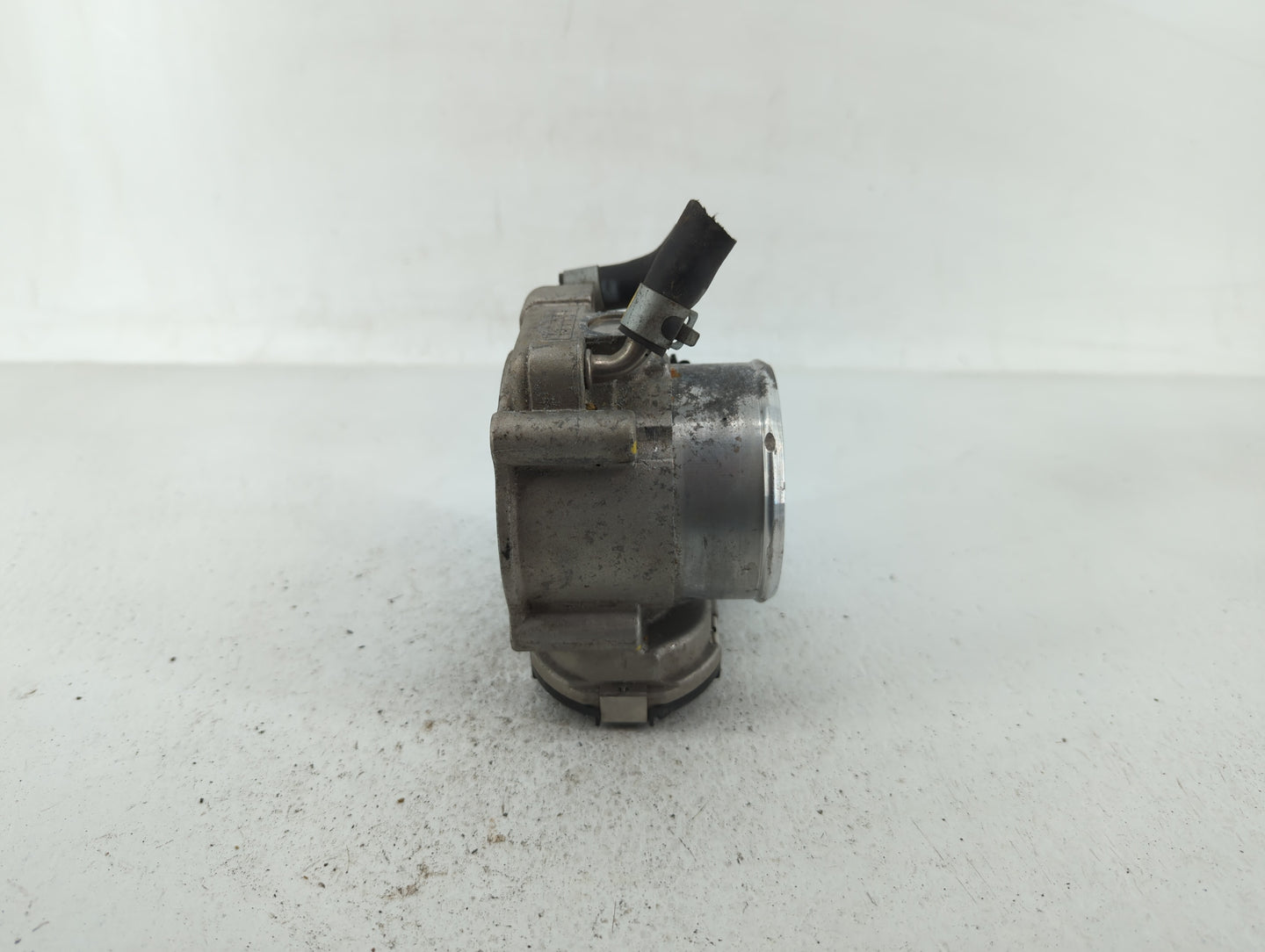 2015-2019 Hyundai Sonata Throttle Body P/N:35100-2G600 Fits Fits 2015 2016 2017 2018 2019 2020 2021 OEM Used Auto Parts - Oe