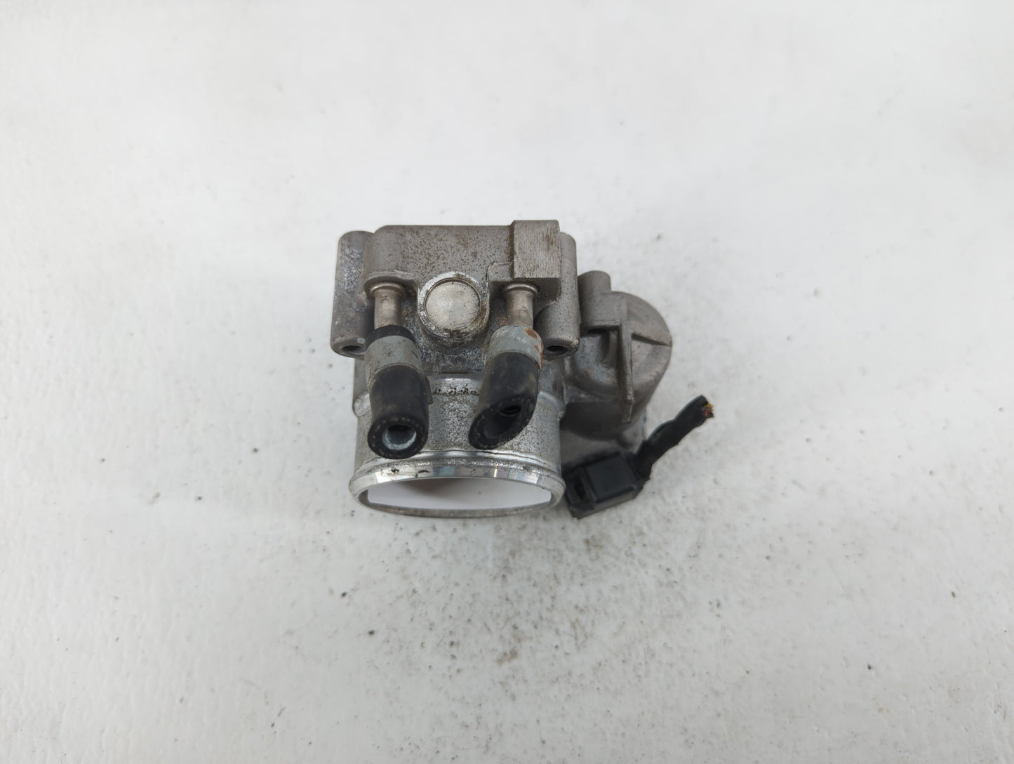 2015-2019 Hyundai Sonata Throttle Body P/N:35100-2G610 Fits Fits 2015 2016 2017 2018 2019 2020 2021 OEM Used Auto Parts - Oe