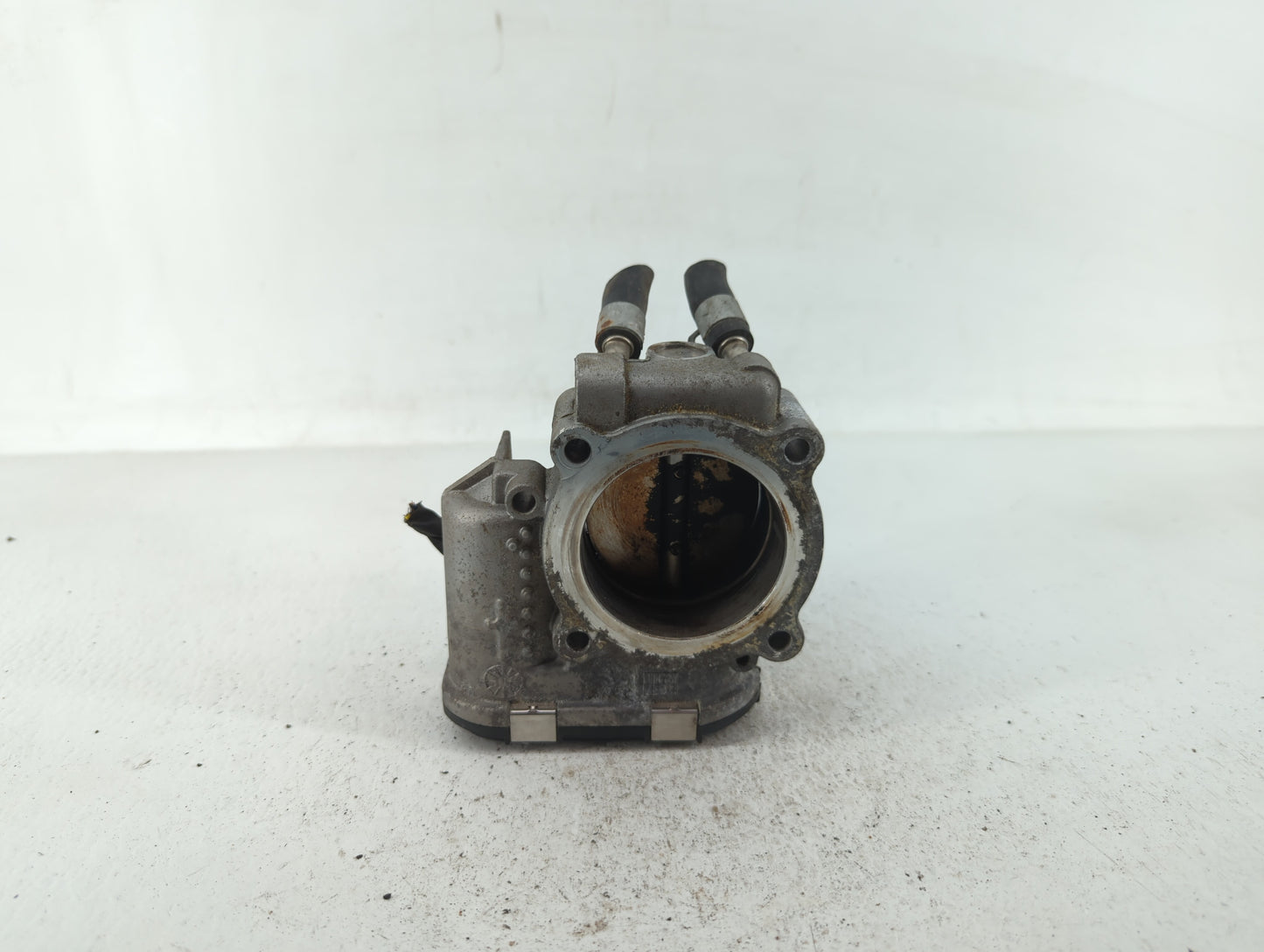 2015-2019 Hyundai Sonata Throttle Body P/N:35100-2G610 Fits Fits 2015 2016 2017 2018 2019 2020 2021 OEM Used Auto Parts - Oe