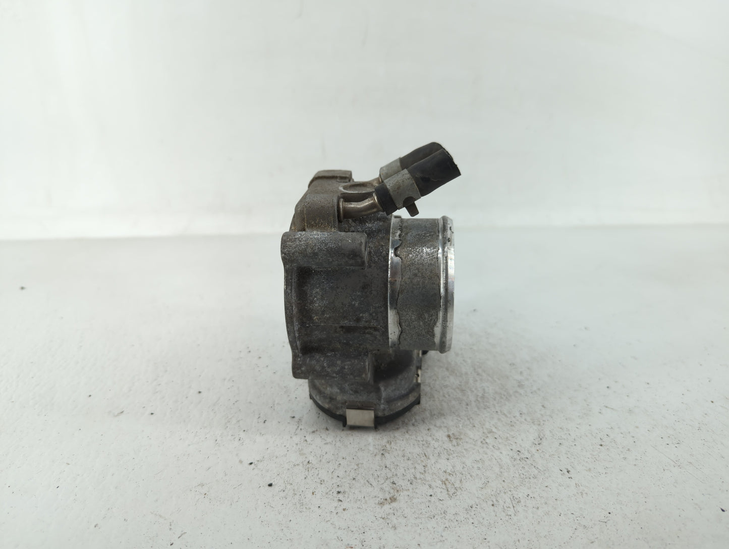 2015-2019 Hyundai Sonata Throttle Body P/N:35100-2G610 Fits Fits 2015 2016 2017 2018 2019 2020 2021 OEM Used Auto Parts - Oe