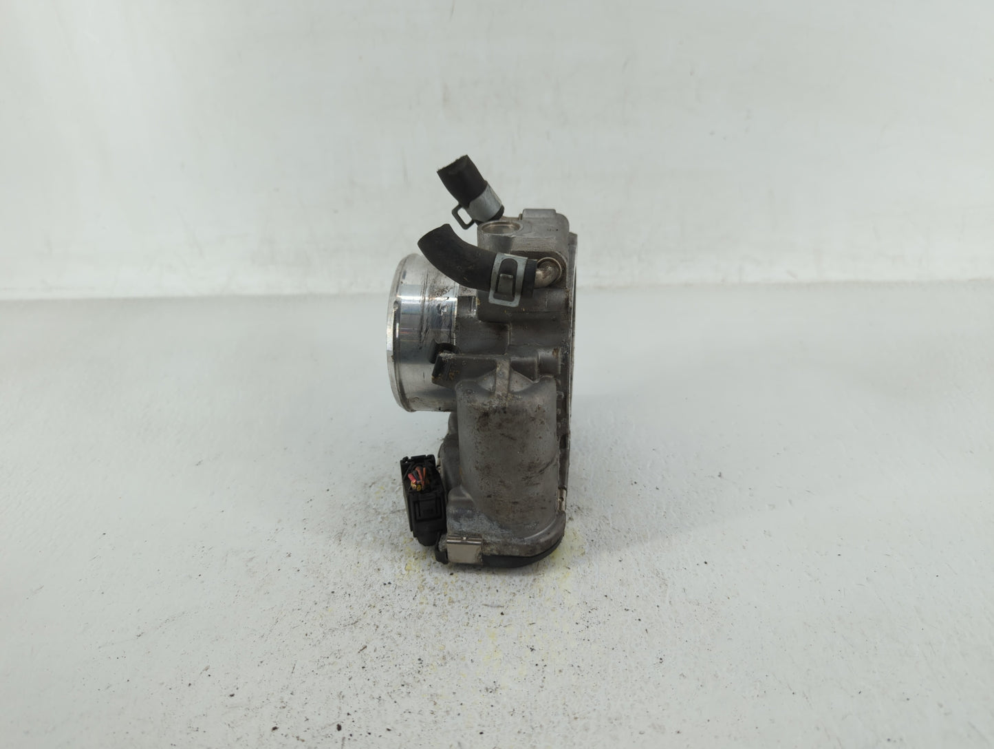 2015-2019 Hyundai Sonata Throttle Body P/N:35100-2G600 Fits Fits 2015 2016 2017 2018 2019 2020 2021 OEM Used Auto Parts - Oe