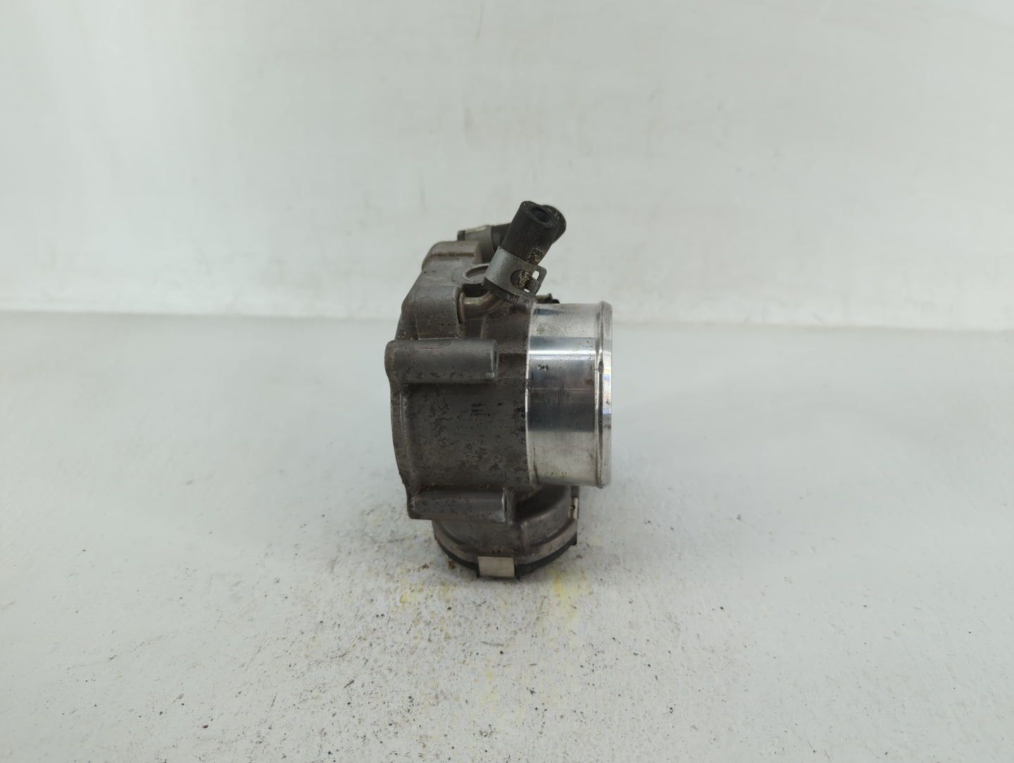 2015-2019 Hyundai Sonata Throttle Body P/N:35100-2G600 Fits Fits 2015 2016 2017 2018 2019 2020 2021 OEM Used Auto Parts - Oe