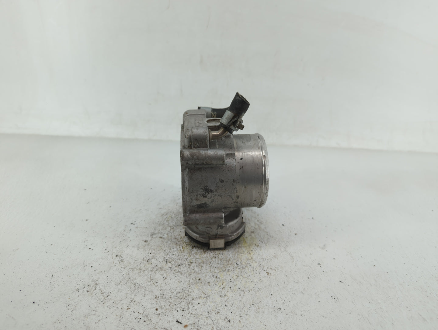 2015-2019 Hyundai Sonata Throttle Body P/N:35100-2G600 Fits Fits 2015 2016 2017 2018 2019 2020 2021 OEM Used Auto Parts - Oe