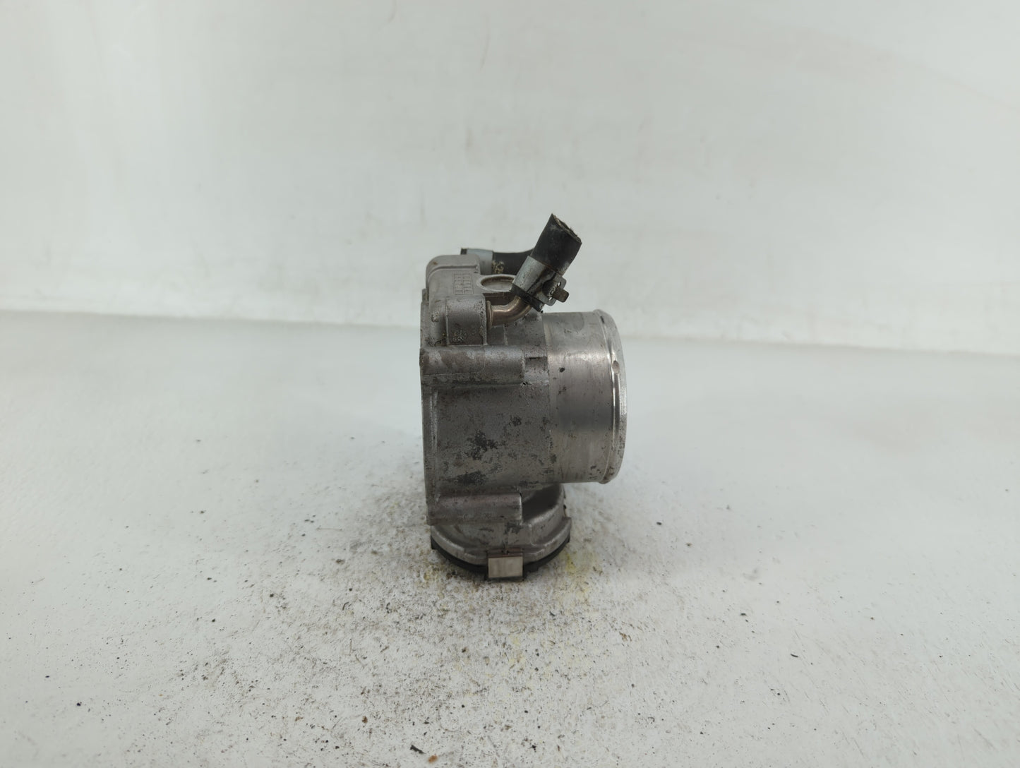 2015-2019 Hyundai Sonata Throttle Body P/N:35100-2G600 Fits Fits 2015 2016 2017 2018 2019 2020 2021 OEM Used Auto Parts - Oe