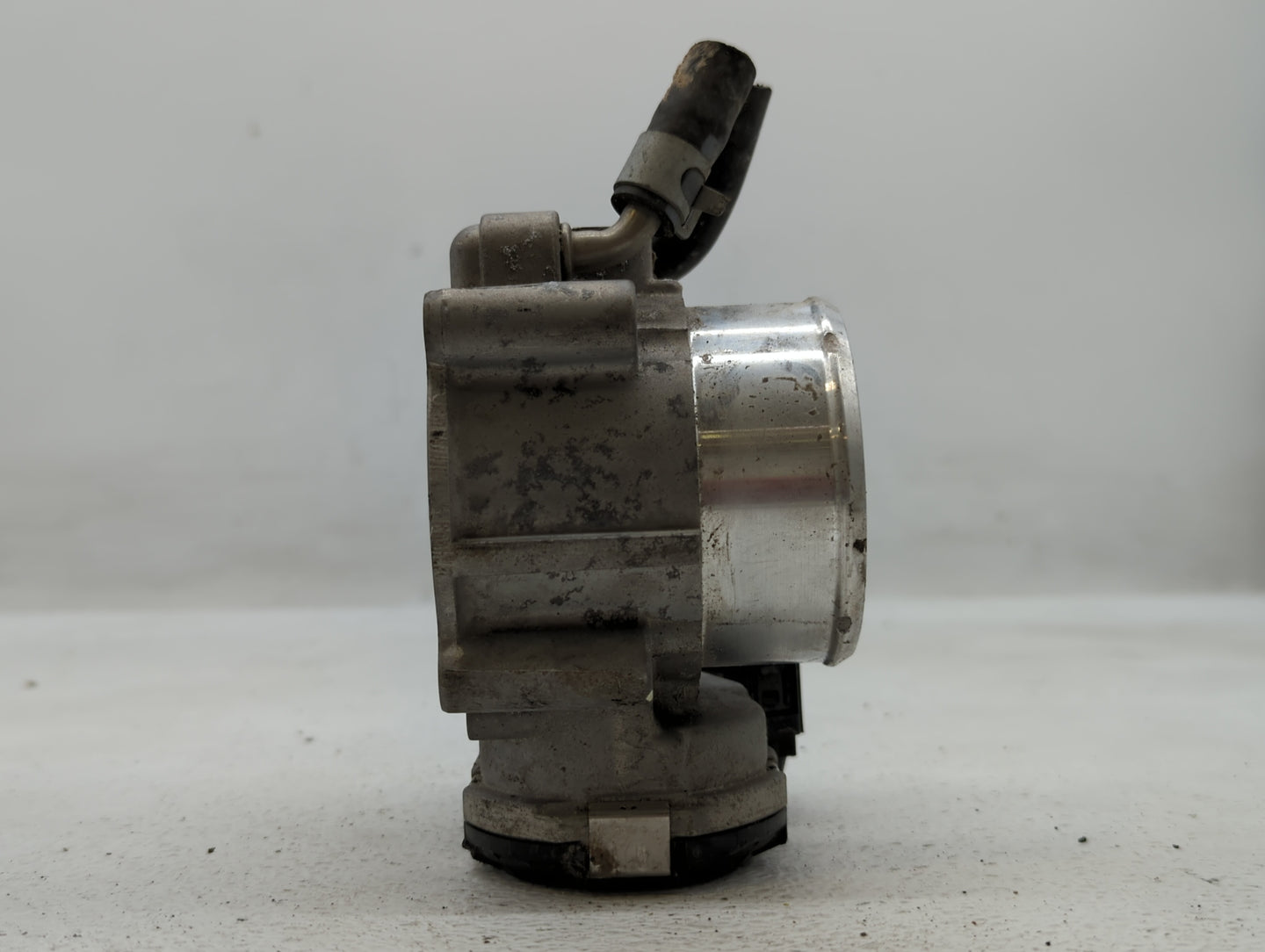 2015-2019 Hyundai Sonata Throttle Body P/N:35100-2G600 Fits Fits 2015 2016 2017 2018 2019 2020 2021 OEM Used Auto Parts - Oe