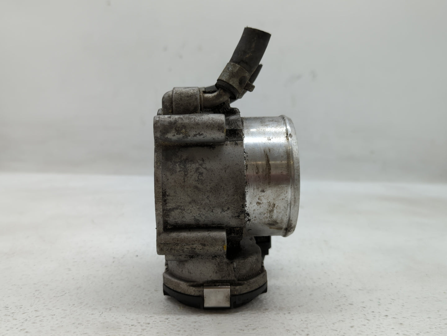 2015-2019 Hyundai Sonata Throttle Body P/N:35100-2G600 Fits Fits 2015 2016 2017 2018 2019 2020 2021 OEM Used Auto Parts - Oe