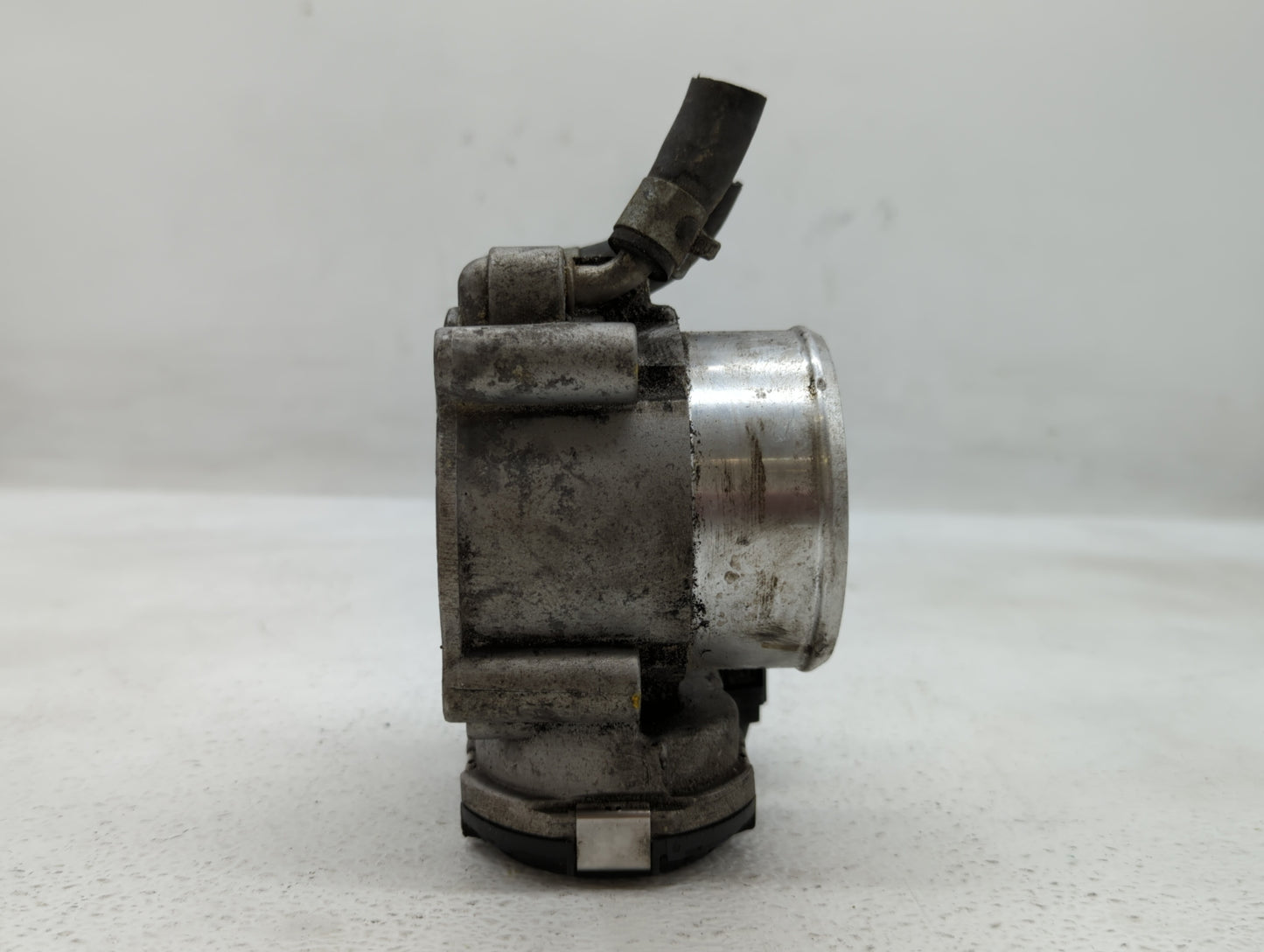 2015-2019 Hyundai Sonata Throttle Body P/N:35100-2G600 Fits Fits 2015 2016 2017 2018 2019 2020 2021 OEM Used Auto Parts - Oe