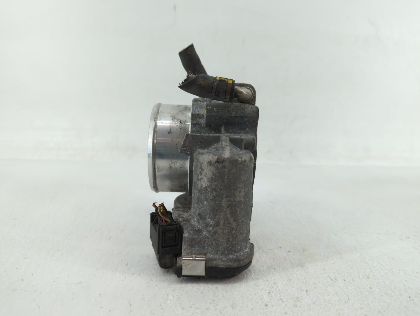 2015-2019 Hyundai Sonata Throttle Body P/N:35100-2G600 Fits Fits 2015 2016 2017 2018 2019 2020 2021 OEM Used Auto Parts - Oe