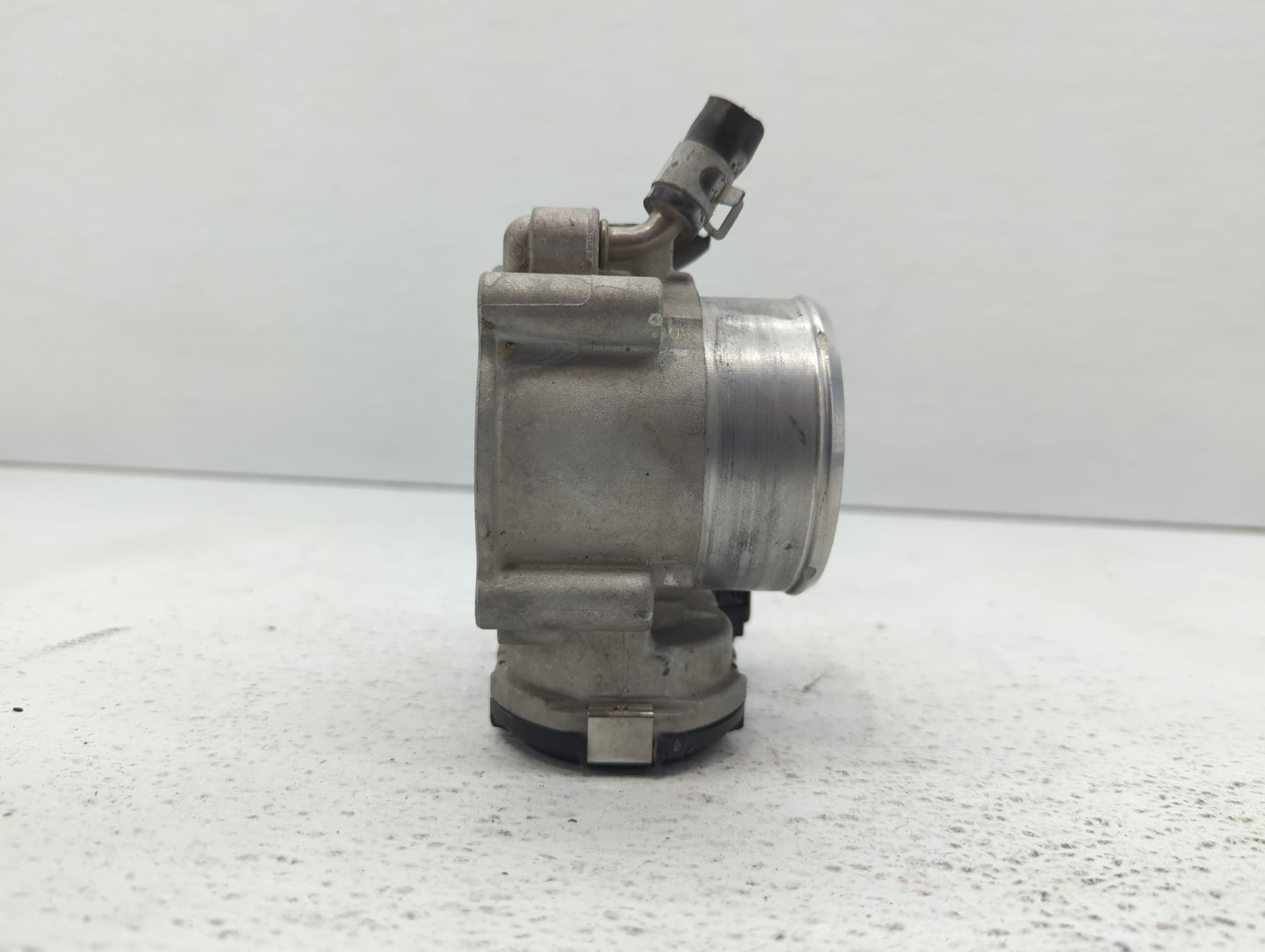 2015-2019 Hyundai Sonata Throttle Body P/N:35100-2G600 Fits Fits 2015 2016 2017 2018 2019 2020 2021 OEM Used Auto Parts - Oe