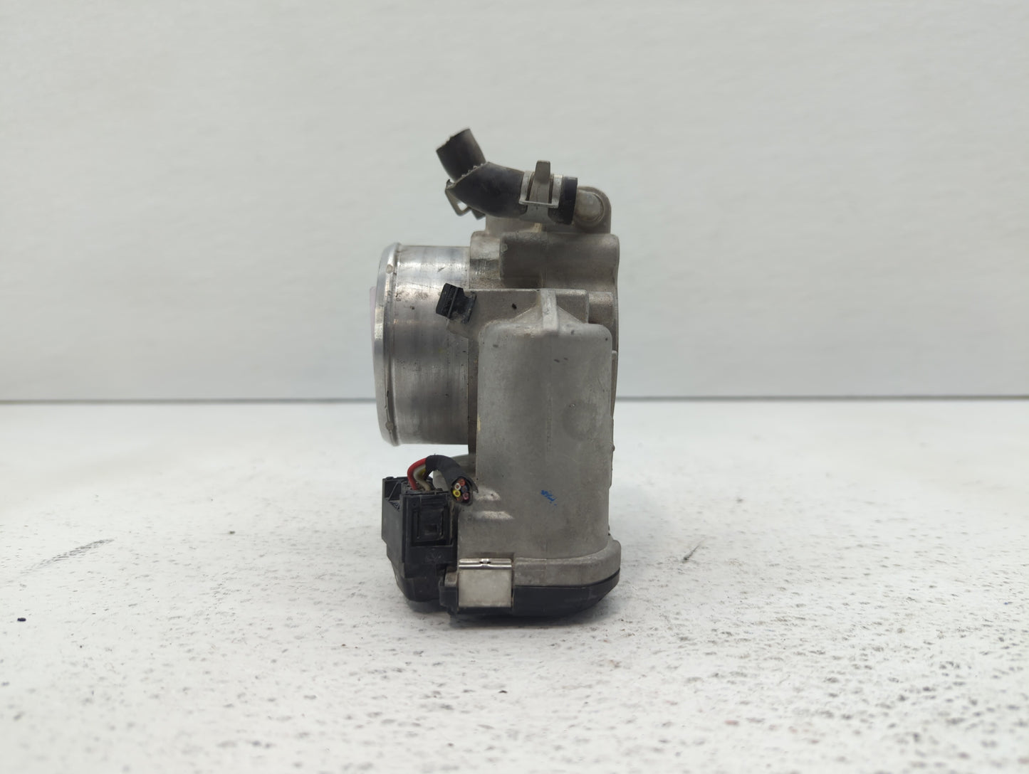 2015-2019 Hyundai Sonata Throttle Body P/N:35100-2G600 Fits Fits 2015 2016 2017 2018 2019 2020 2021 OEM Used Auto Parts - Oe