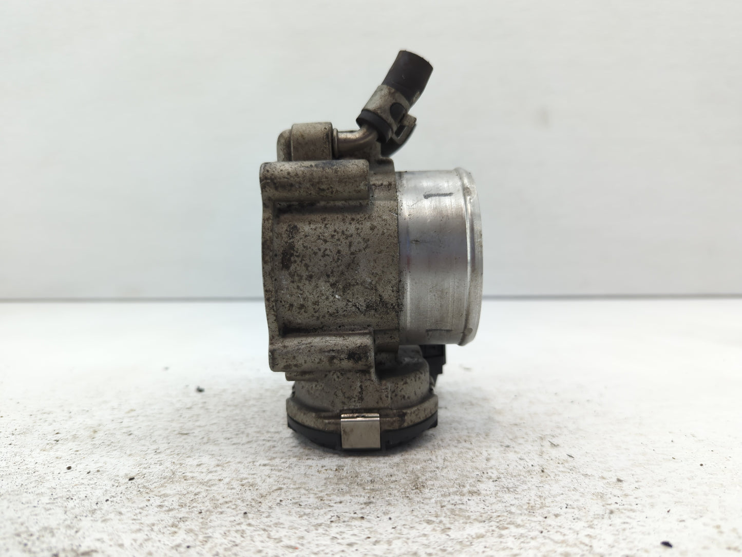 2015-2019 Hyundai Sonata Throttle Body P/N:35100-2G600 Fits Fits 2015 2016 2017 2018 2019 2020 2021 OEM Used Auto Parts - Oe