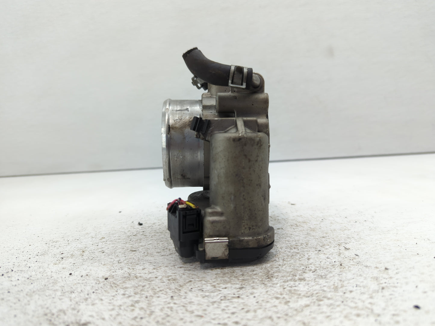2015-2019 Hyundai Sonata Throttle Body P/N:35100-2G600 Fits Fits 2015 2016 2017 2018 2019 2020 2021 OEM Used Auto Parts - Oe