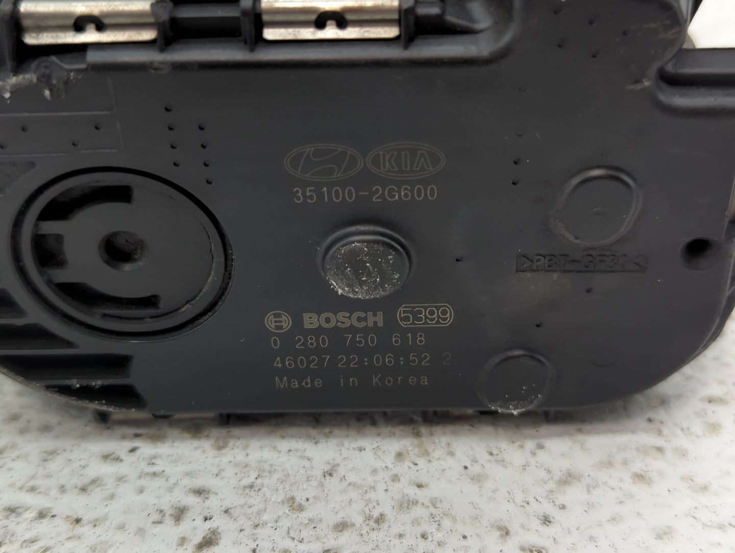2015-2019 Hyundai Sonata Throttle Body P/N:35100-2G600 Fits Fits 2015 2016 2017 2018 2019 2020 2021 OEM Used Auto Parts - Oe