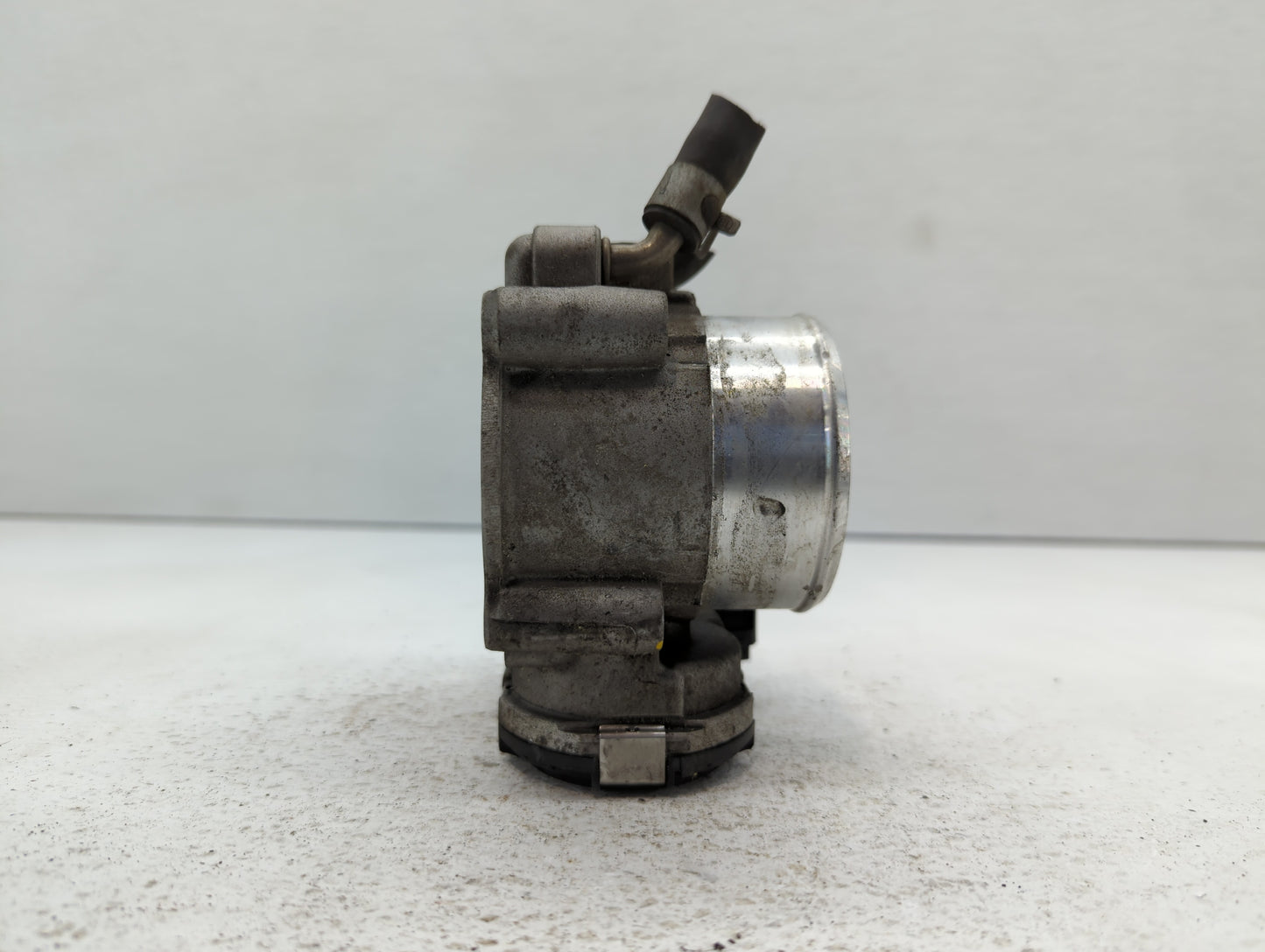 2015-2019 Hyundai Sonata Throttle Body P/N:35100-2G6000 Fits Fits 2015 2016 2017 2018 2019 2020 2021 OEM Used Auto Parts - O