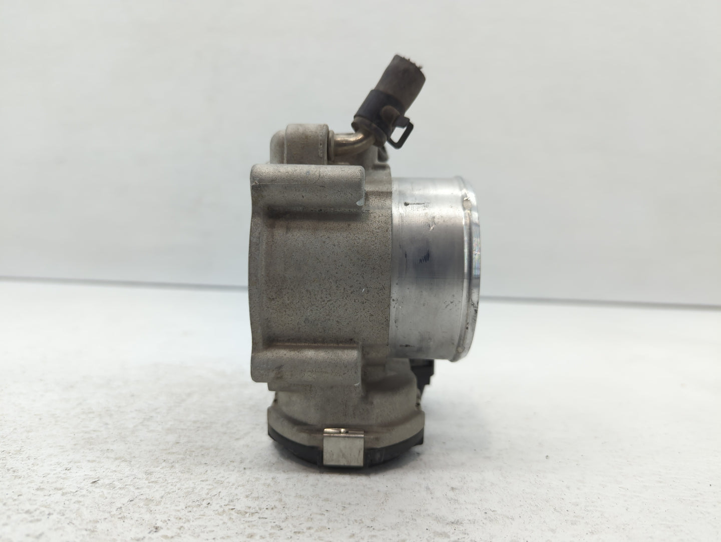 2015-2019 Hyundai Sonata Throttle Body P/N:35100-2G600 Fits Fits 2015 2016 2017 2018 2019 2020 2021 OEM Used Auto Parts - Oe