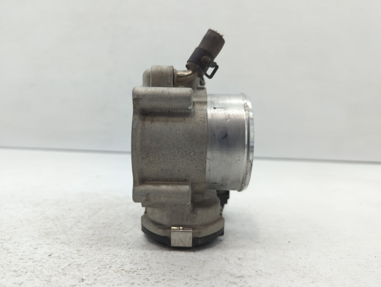 2015-2019 Hyundai Sonata Throttle Body P/N:35100-2G600 Fits Fits 2015 2016 2017 2018 2019 2020 2021 OEM Used Auto Parts - Oe